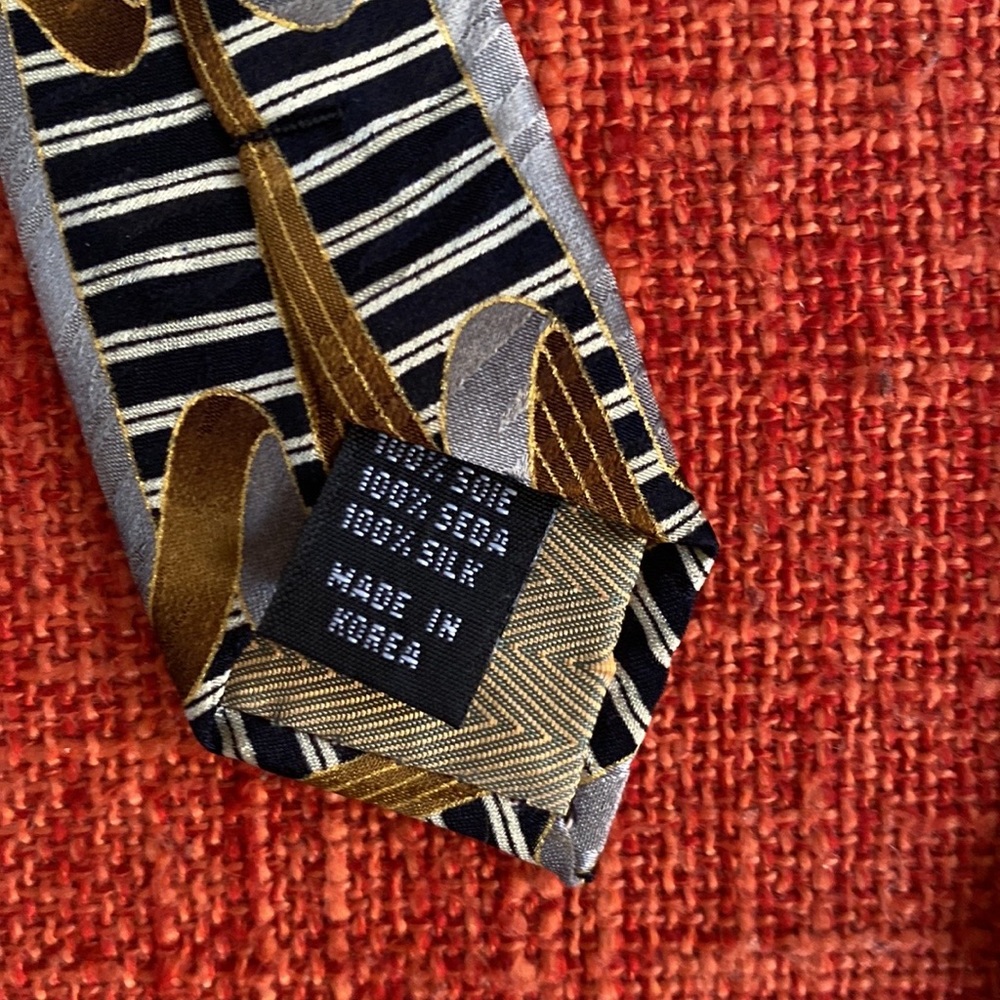 FINAL PRICE $10 VTG 90’s DI MOSSIO Men's Tie 100% Silk Hand Made - Picture 5 of 14